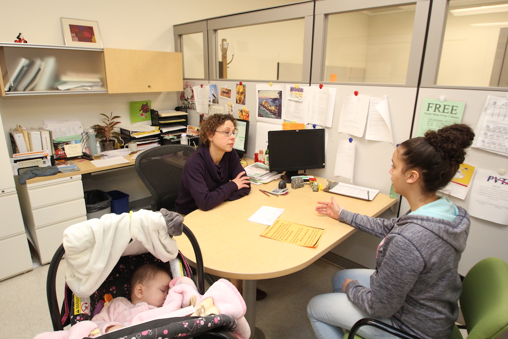 A student speaks with an advisor 